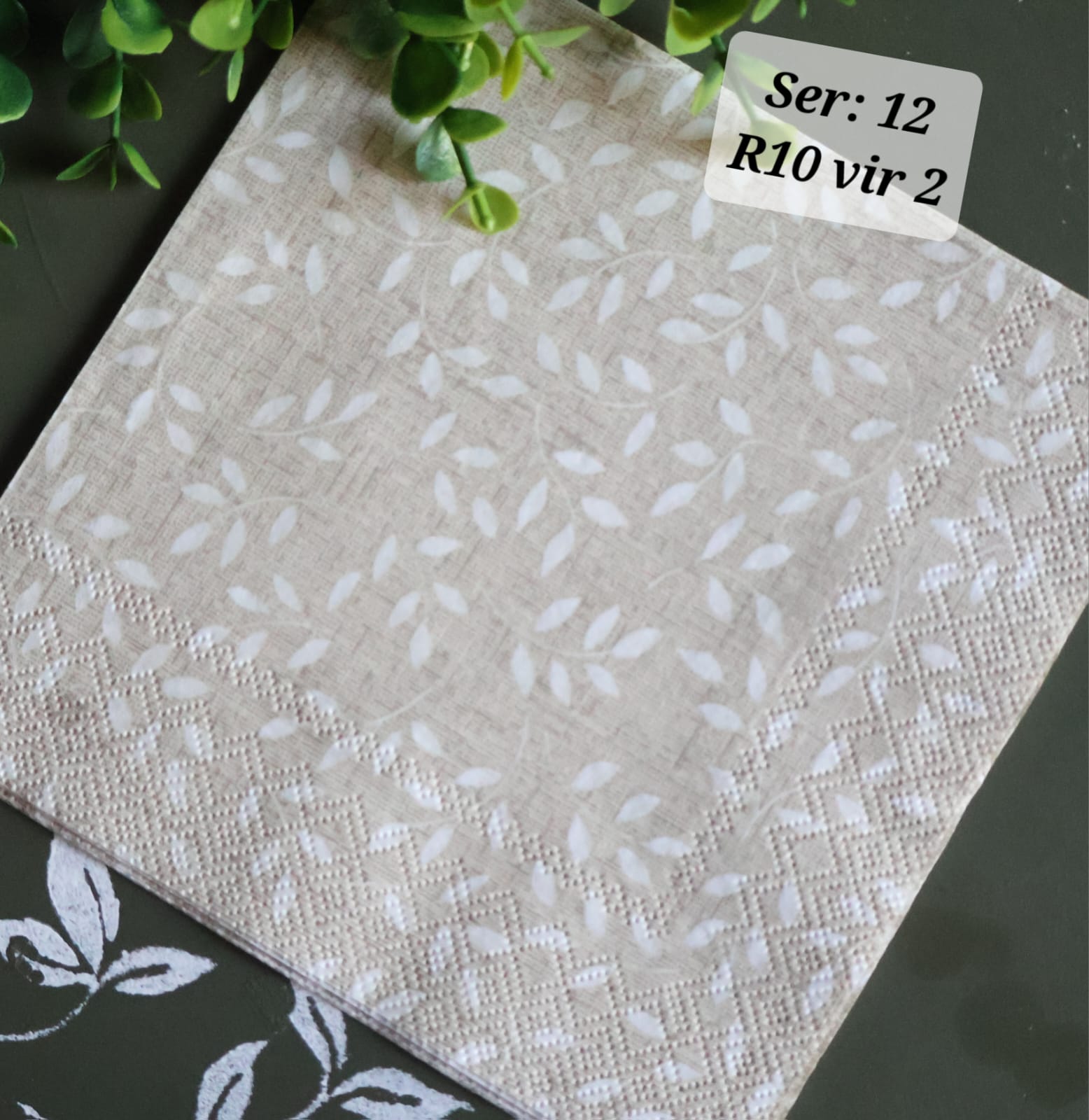 Fine Grey Leaves Pattern